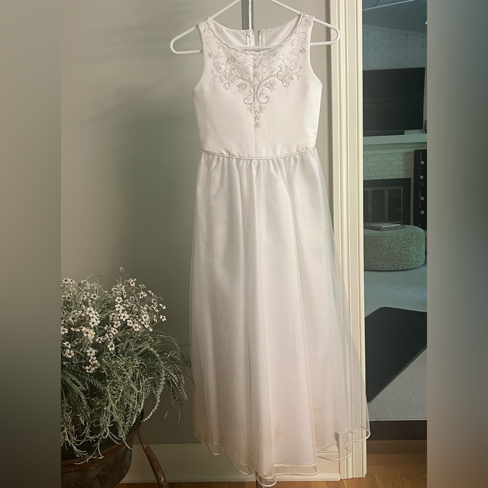 Girls white bridesmaid/ first communion gorgeous dress